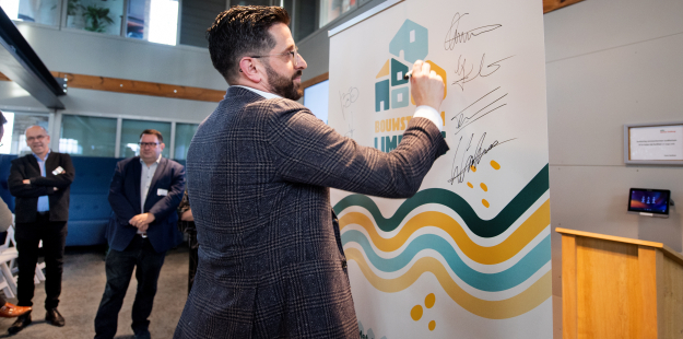 Ondertekening bouwstroom-1.jpg